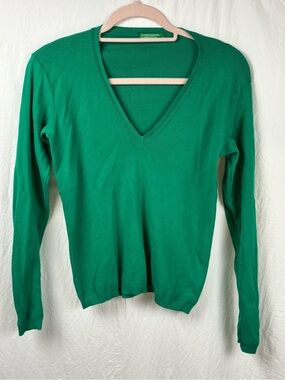 United Colors Of Benetton Emerald Green women’s medium V-Neck Sweater
